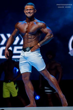 MEN'S PHYSIQUE 174